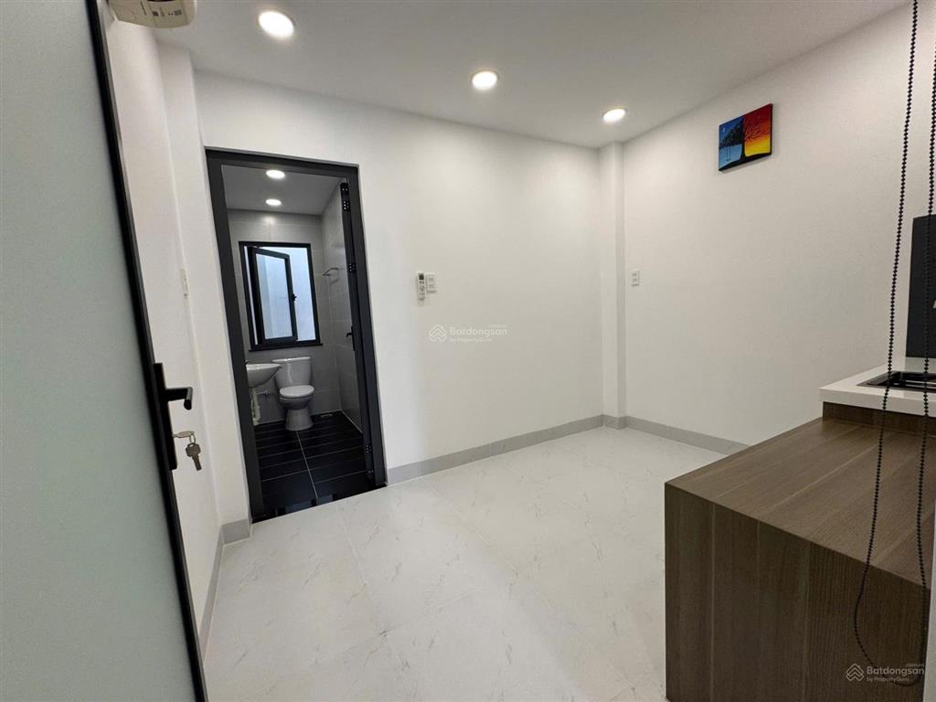 Phòng mới xây, cửa sổ thoáng ngay thích quảng đức sát phan đăng lưu