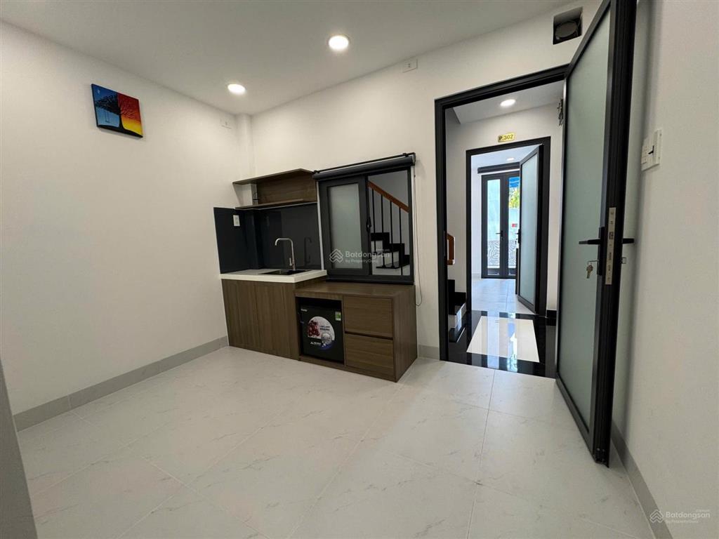 Phòng mới xây, cửa sổ thoáng ngay thích quảng đức sát phan đăng lưu