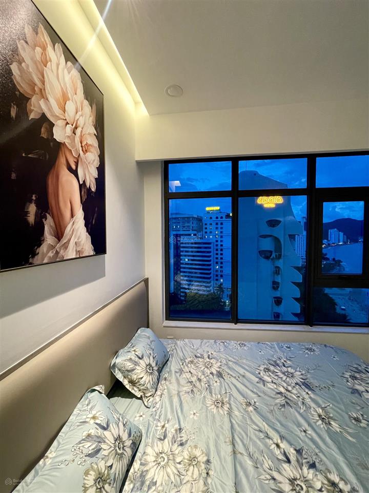 Cho thuê căn góc mặt tiền view chính diện biển và núi cô tiên