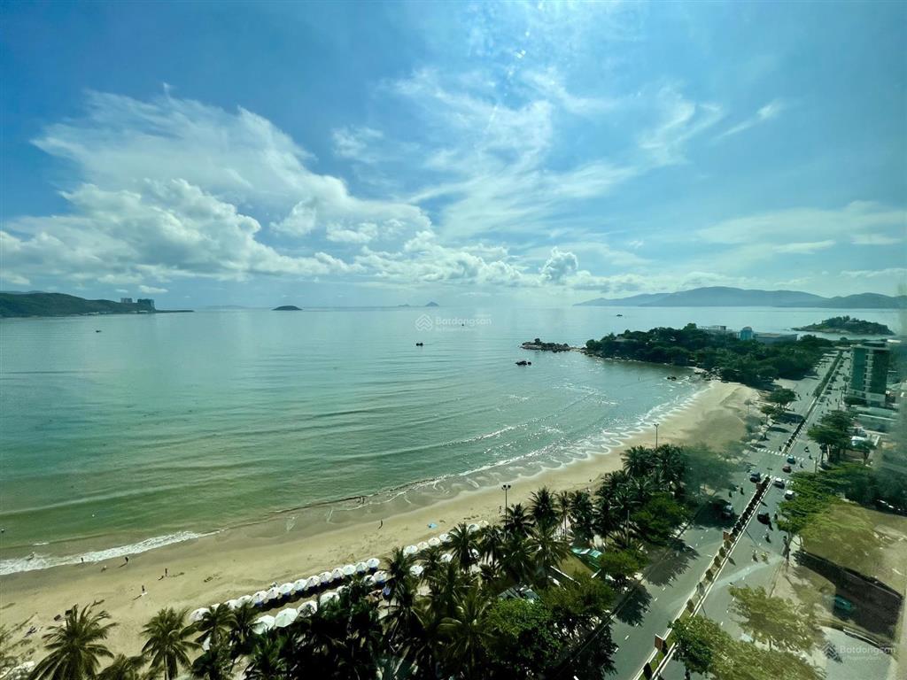 Cho thuê căn góc mặt tiền view chính diện biển và núi cô tiên