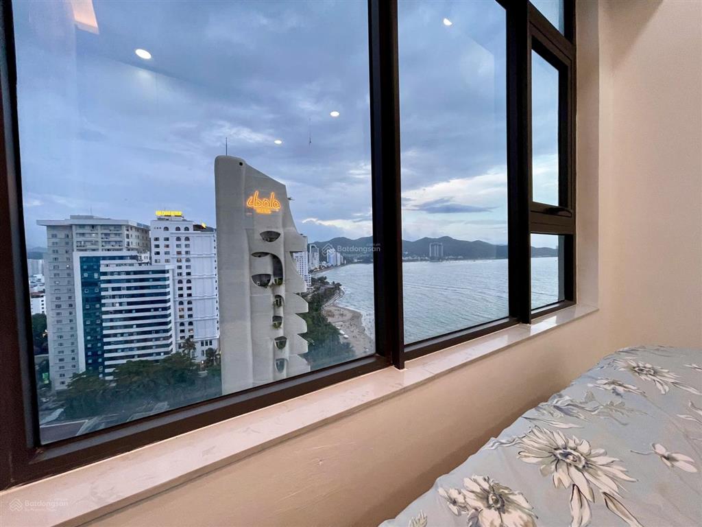 Cho thuê căn góc mặt tiền view chính diện biển và núi cô tiên