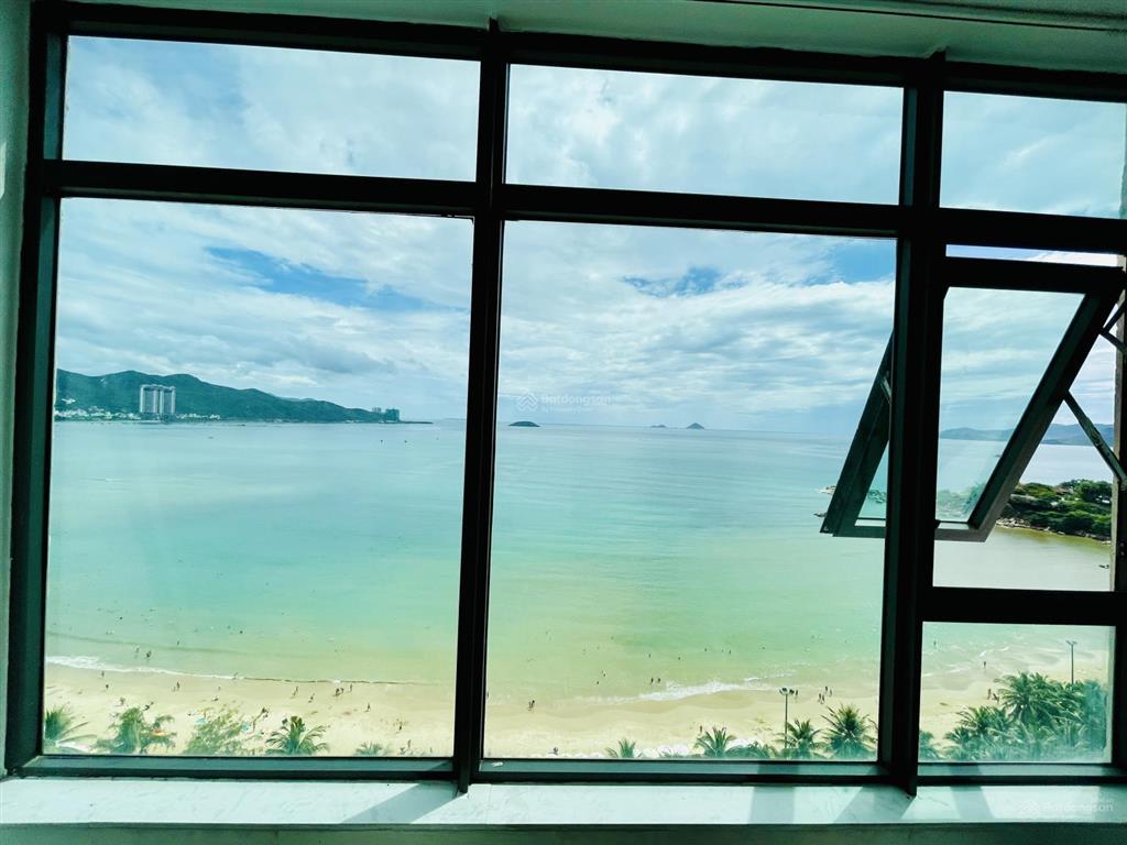 Cho thuê căn góc mặt tiền view chính diện biển và núi cô tiên