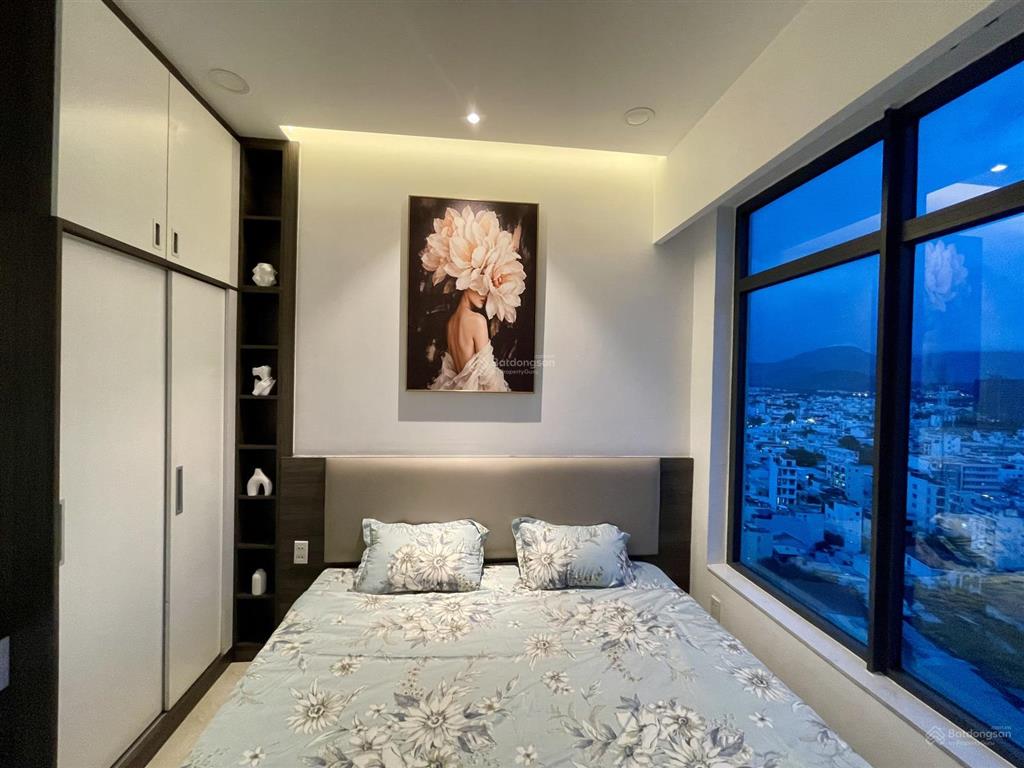 Cho thuê căn góc mặt tiền view chính diện biển và núi cô tiên