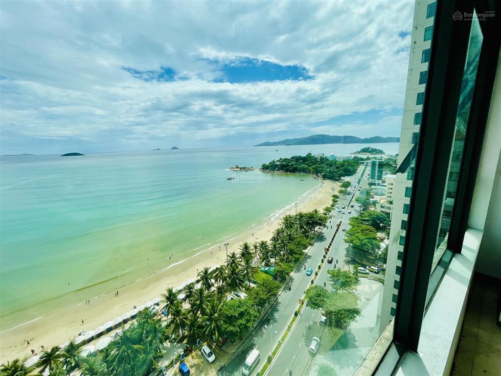Cho thuê căn góc mặt tiền view chính diện biển và núi cô tiên