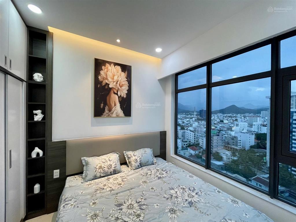 Cho thuê căn góc mặt tiền view chính diện biển và núi cô tiên