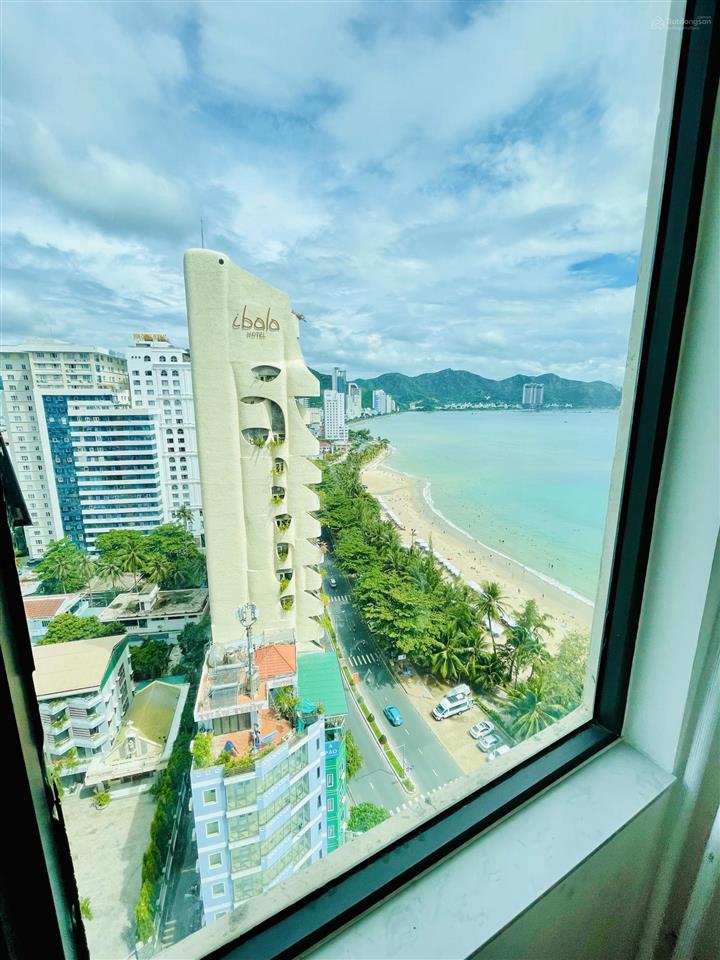 Cho thuê căn góc mặt tiền view chính diện biển và núi cô tiên