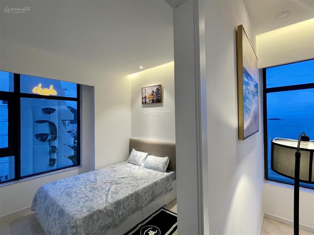 Cho thuê căn góc mặt tiền view chính diện biển và núi cô tiên