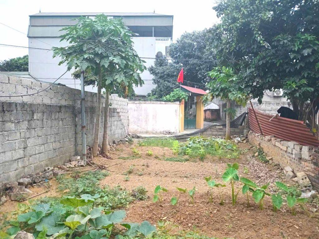 Bán lô đất 70m² Gần khu Tái Định Cư 27ha tại Thị trấn Xuân Mai, cách QL6 hơn 200m. Đường thông ô tô tải đỗ cửa