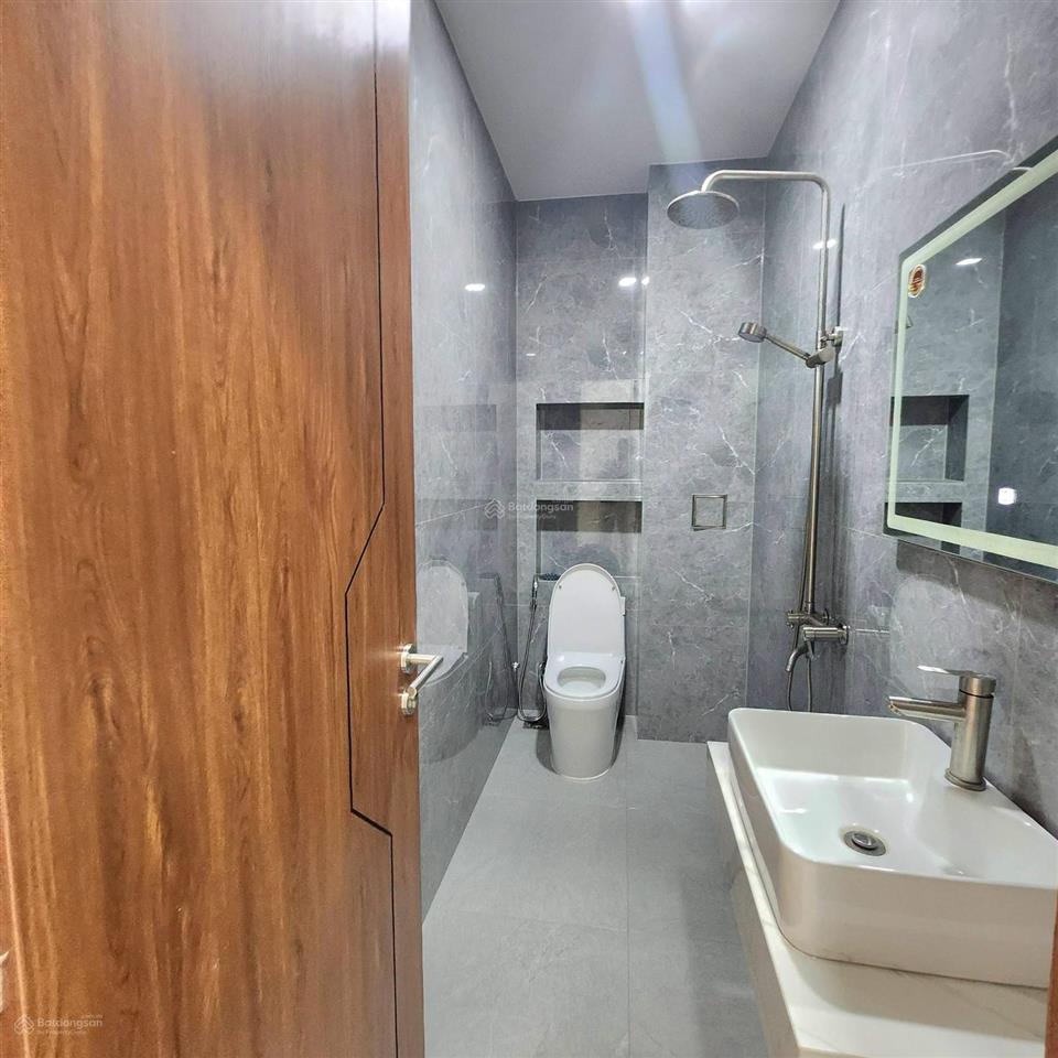 Giảm 800tr  nhà gần vinhomes 62m2 3 tầng tặng nội thất gỗ  giá hời long bình