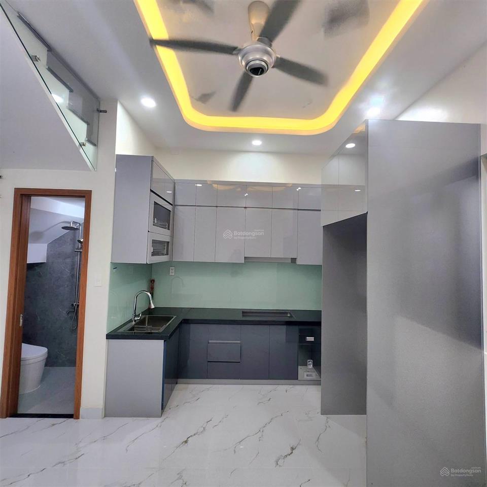 Giảm 800tr  nhà gần vinhomes 62m2 3 tầng tặng nội thất gỗ  giá hời long bình