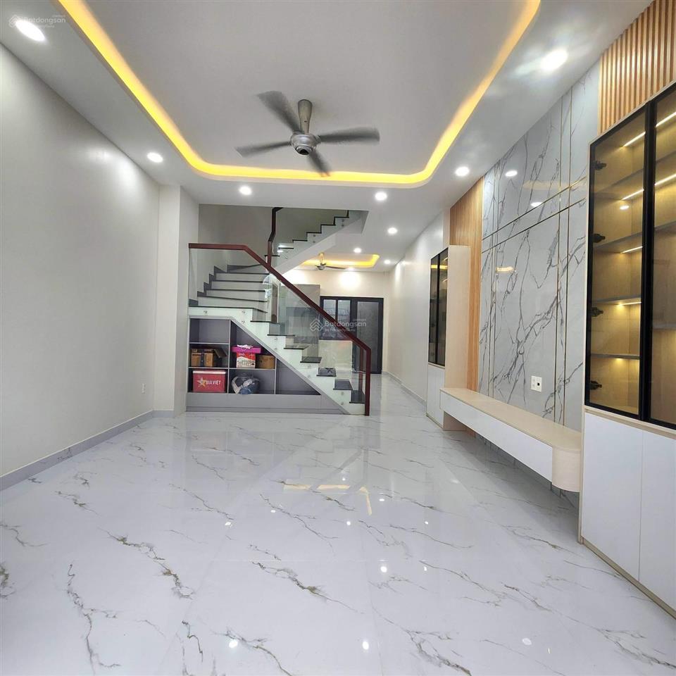 Giảm 800tr  nhà gần vinhomes 62m2 3 tầng tặng nội thất gỗ  giá hời long bình