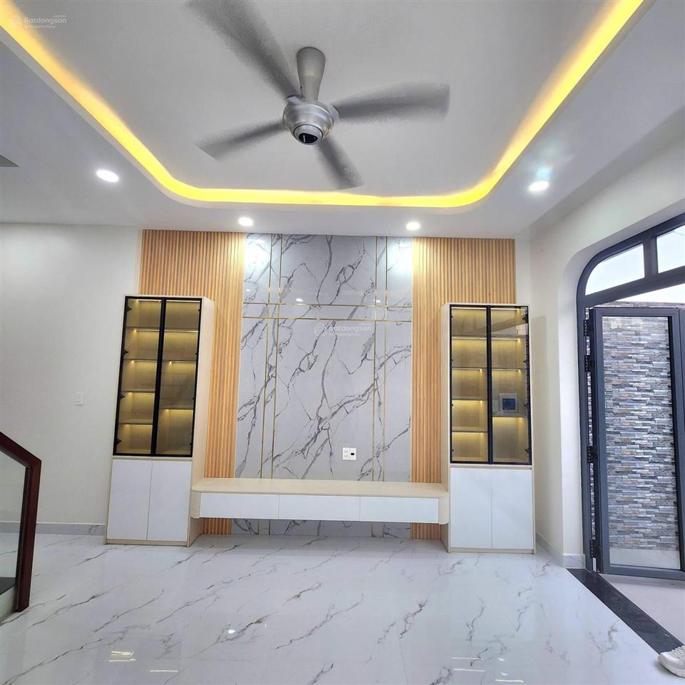 Giảm 800tr  nhà gần vinhomes 62m2 3 tầng tặng nội thất gỗ  giá hời long bình