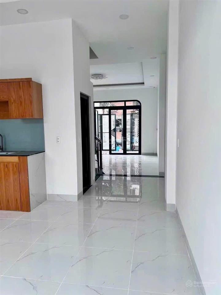Chủ cần tiền ra gấp nhà đối diện vinhomes q9  80m2 3 tầng mới chỉ nhỉnh 6 tỷ còn bớt