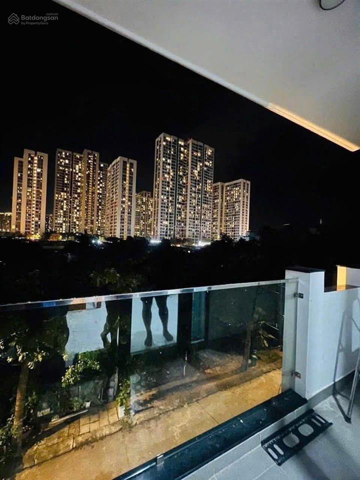 Chủ cần tiền ra gấp nhà đối diện vinhomes q9  80m2 3 tầng mới chỉ nhỉnh 6 tỷ còn bớt
