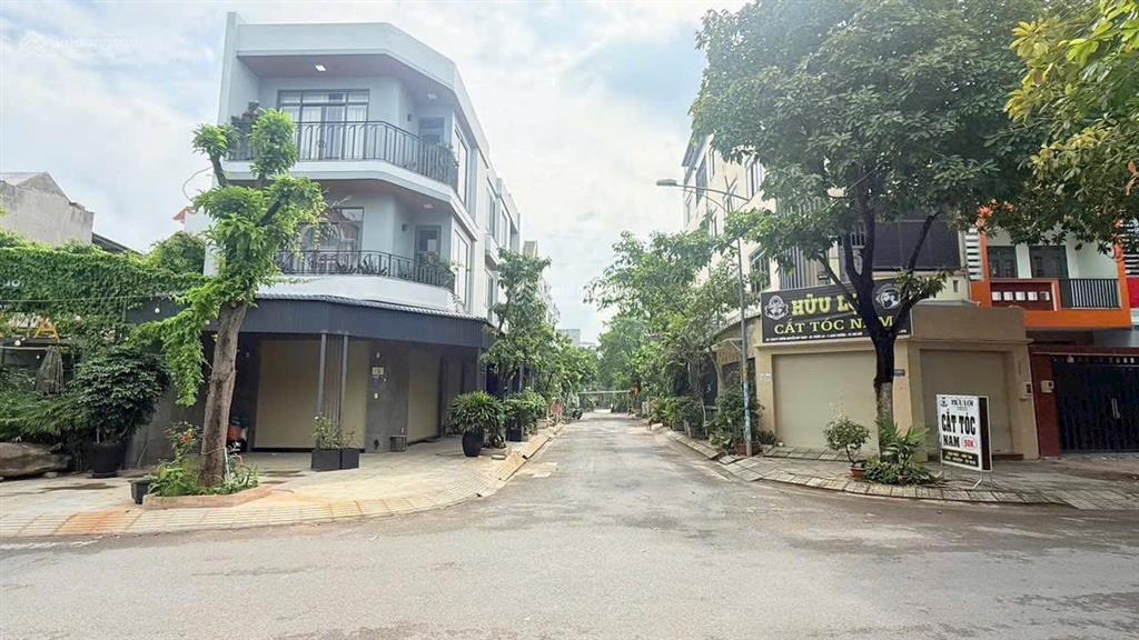 Giảm 400tr  vị trí hiếm trục chính kdc nam khang 58m2 đường thông vừa ở vừa kinh doanh