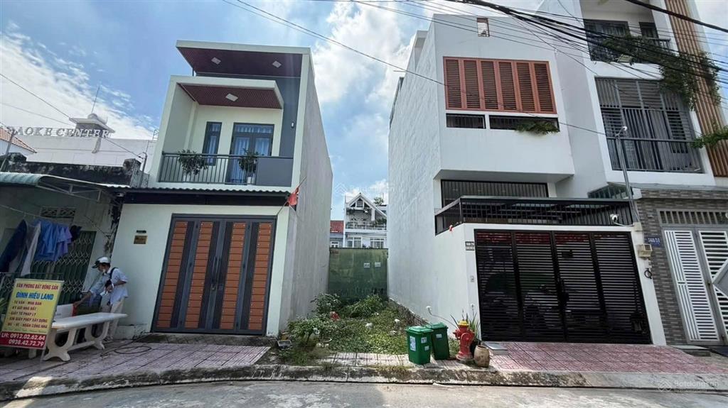 Đừng bỏ qua lô này  1/ lê văn việt 63m2 hẻm 8m cách mặt tiền chỉ 100m