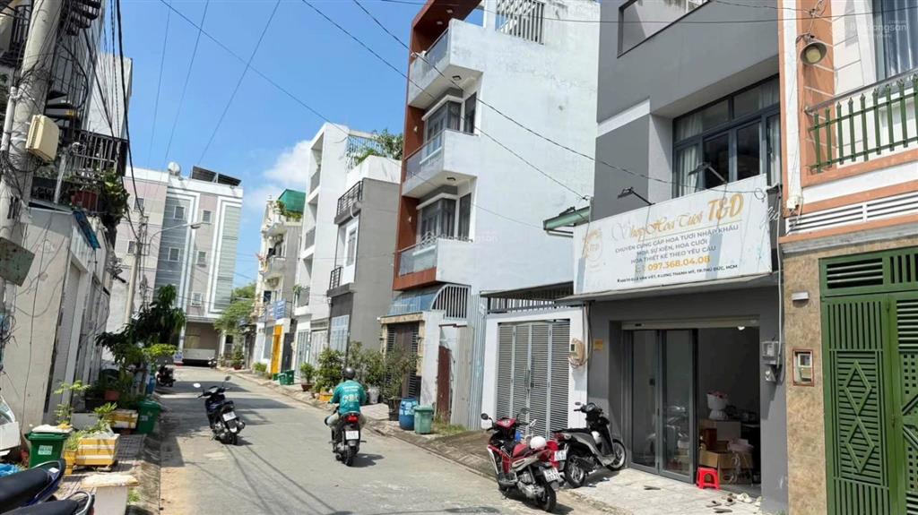 Đừng bỏ qua lô này  1/ lê văn việt 63m2 hẻm 8m cách mặt tiền chỉ 100m
