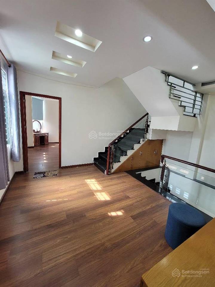 Độc quyền trên thị trường  hẻm xe hơi tránh ngay giải phóng  70m2 công nhận đủ  4 lầu 1 tum