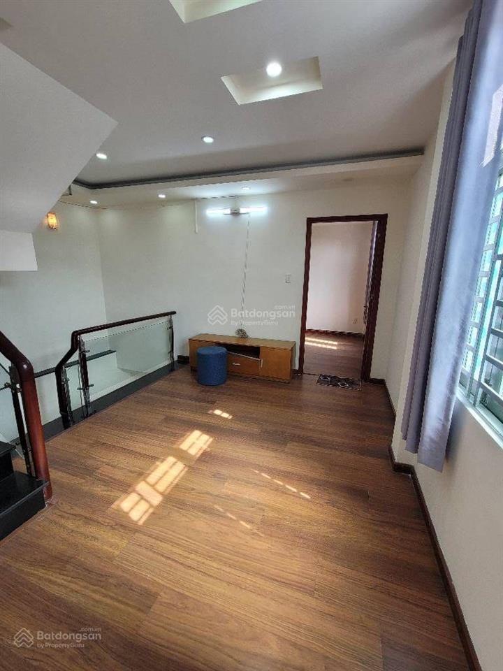 Độc quyền trên thị trường  hẻm xe hơi tránh ngay giải phóng  70m2 công nhận đủ  4 lầu 1 tum