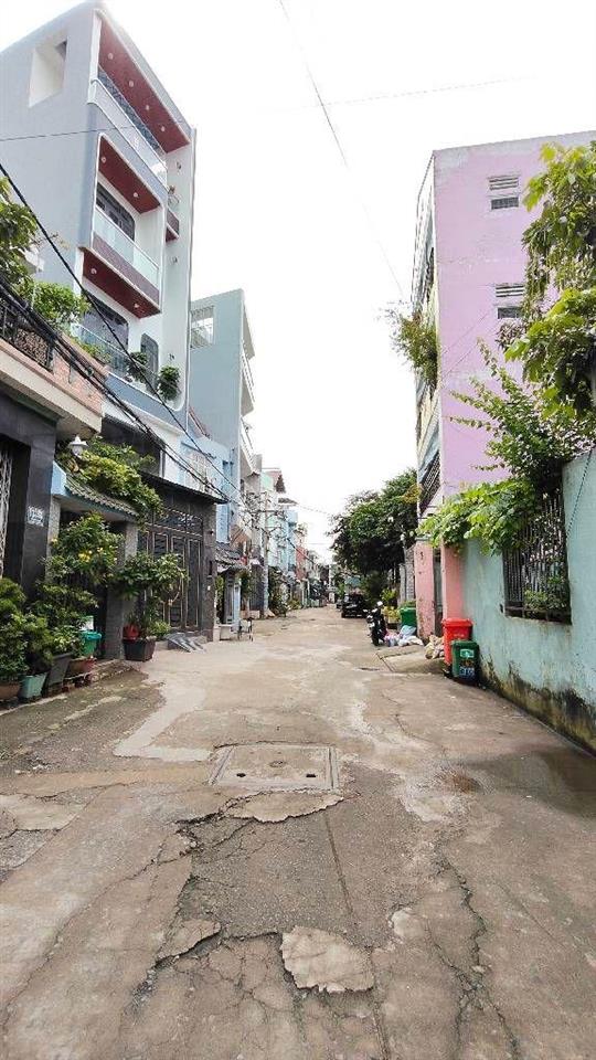 Độc quyền trên thị trường  hẻm xe hơi tránh ngay giải phóng  70m2 công nhận đủ  4 lầu 1 tum