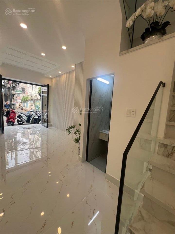 Mặt tiền hẻm 8m cmt8  kinh doanh đa ngành nghề  24m2 vuông vức