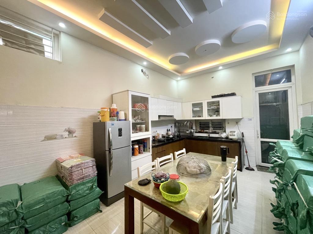 Siêu biệt thự cmt8  425m2(17x30)  5 tầng  hẻm 10m thông tứ tung  hiện đang cho thuê 170 triệu