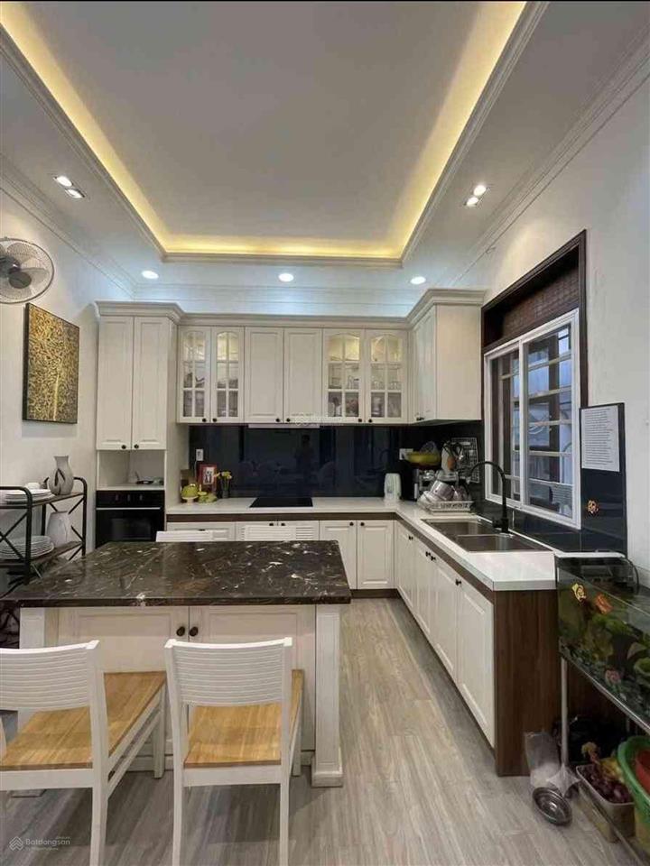 Villa hàng hiếm giá tốt trung tâm sg  405m2 vuông vức  5 tầng  đang cho thuê 140 triệu