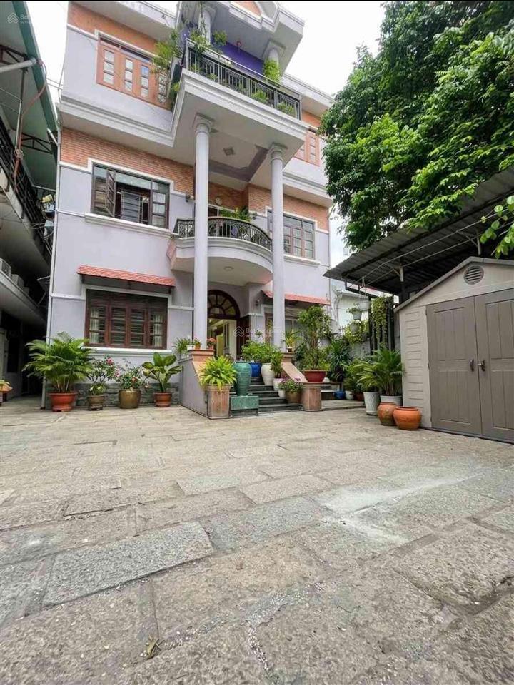 Villa hàng hiếm giá tốt trung tâm sg  405m2 vuông vức  5 tầng  đang cho thuê 140 triệu