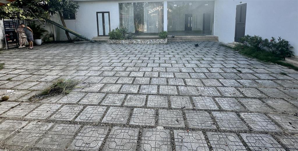 Bán đất tặng nhà, vị trí 3 mặt tiền, giá tốt