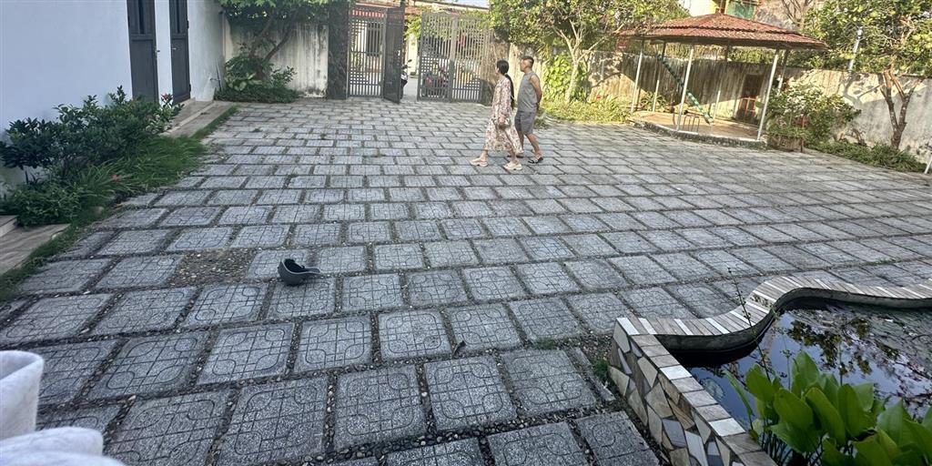 Bán đất tặng nhà, vị trí 3 mặt tiền, giá tốt