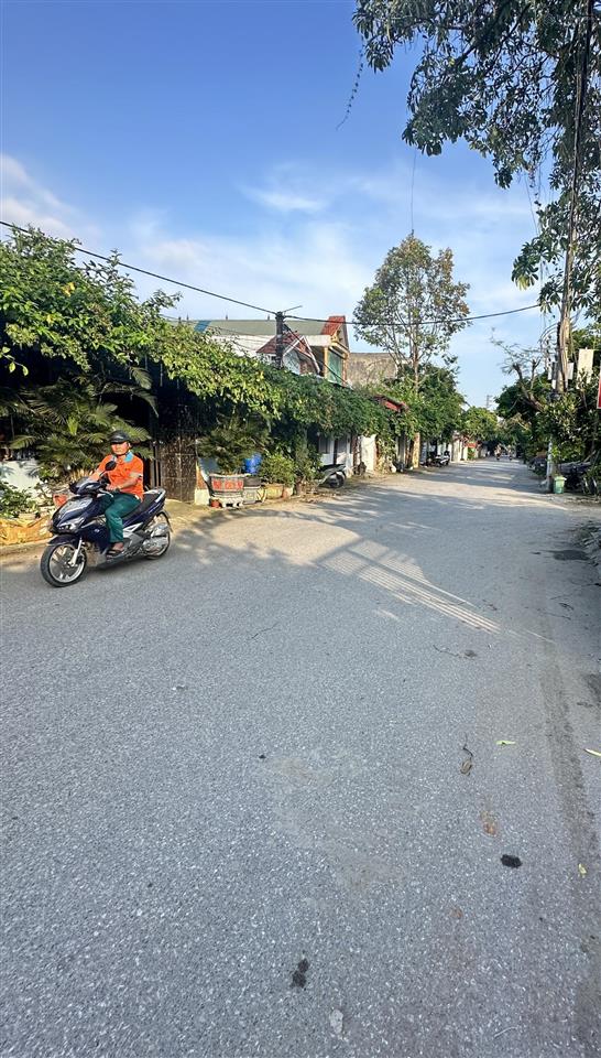 Bán đất tặng nhà, vị trí 3 mặt tiền, giá tốt
