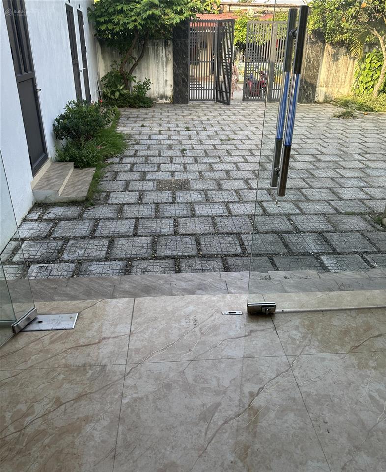Bán đất tặng nhà, vị trí 3 mặt tiền, giá tốt