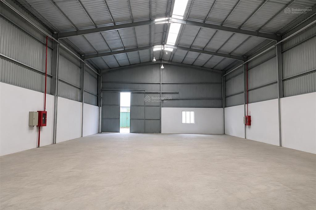 Nhà kho mới xây 350m2  gần chợ miếu bông  giá chỉ 16 triệu/tháng
