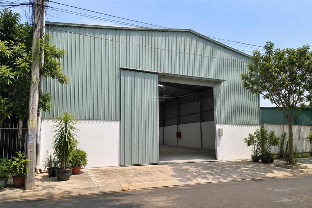 Nhà kho mới xây 350m2  gần chợ miếu bông  giá chỉ 16 triệu/tháng