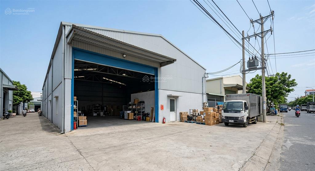 Cho thuê nhà xưởng 550m2 gần bến xe trung tâm, sẵn điện nước, giá chỉ 25 triệu