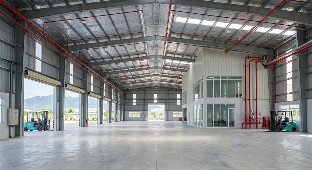 Cho thuê nhà kho 1800m2 trong kcn liên chiểu, sẵn pccc tự động, điện nước, giá chỉ 65k