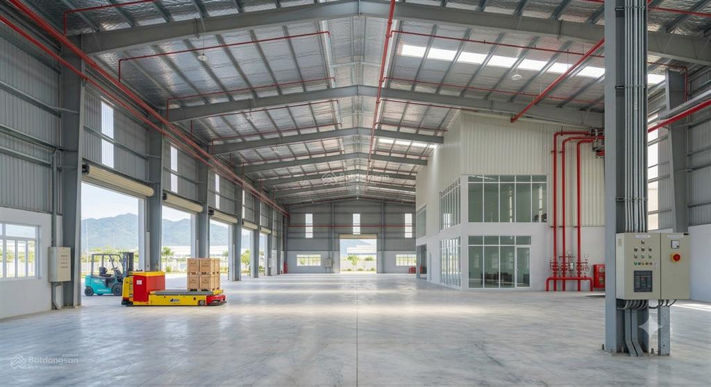 Cho thuê nhà kho 1800m2 trong kcn liên chiểu, sẵn pccc tự động, điện nước, giá chỉ 65k