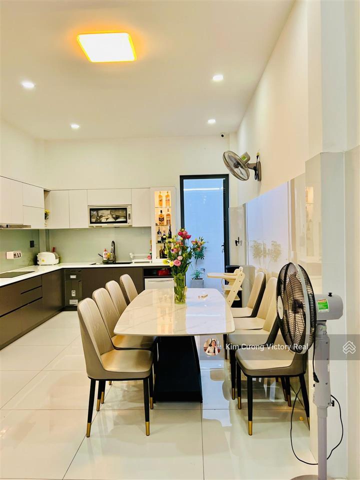 Mặt tiền đường bàu cát 7  vị trí đẹp  dt 72m2 [4x18]m, 3 lầu st mới đẹp 99%  tặng full nội thất