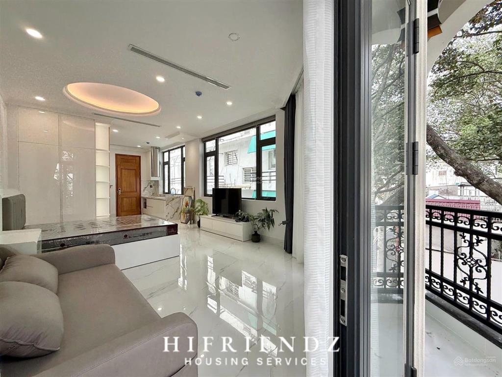 Căn hộ chung cư có ban công nội thất mới chưa qua sử dụng! nằm ngay mặt tiền trần hưng đạo quận 5