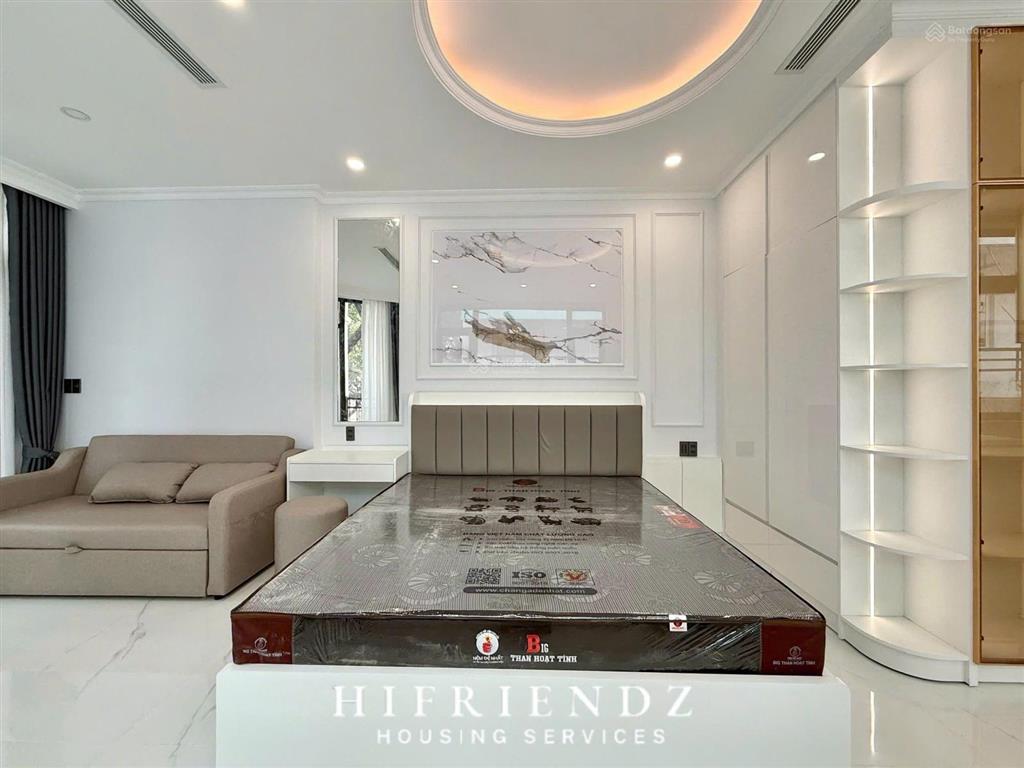 Căn hộ chung cư có ban công nội thất mới chưa qua sử dụng! nằm ngay mặt tiền trần hưng đạo quận 5