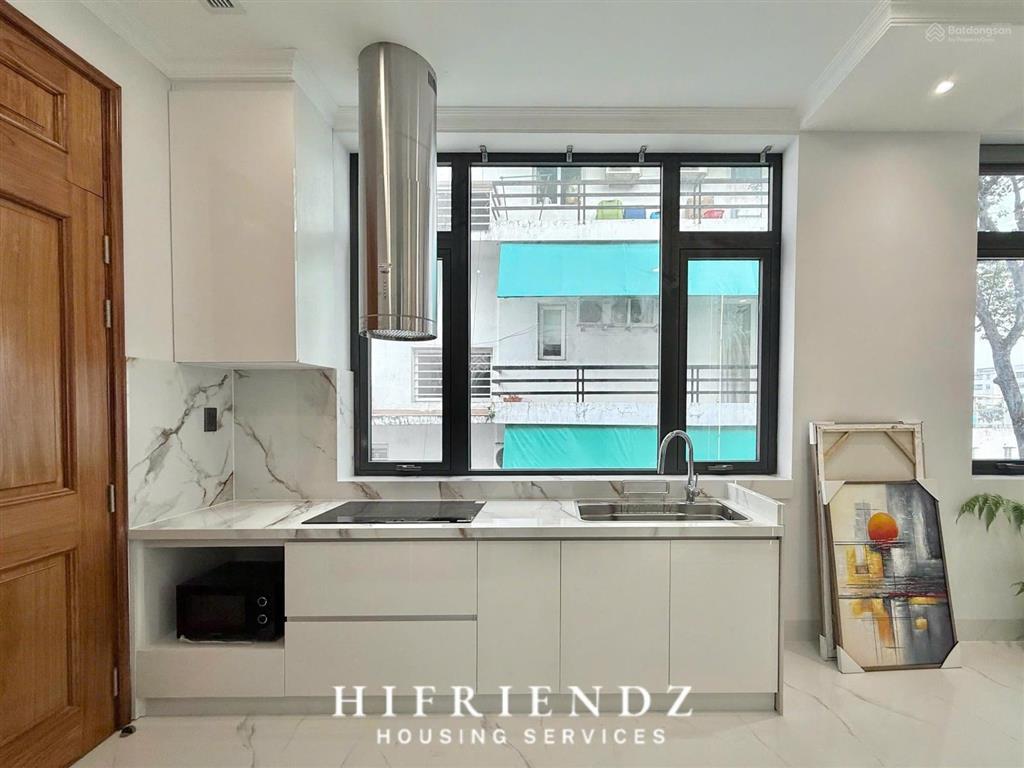 Căn hộ chung cư có ban công nội thất mới chưa qua sử dụng! nằm ngay mặt tiền trần hưng đạo quận 5