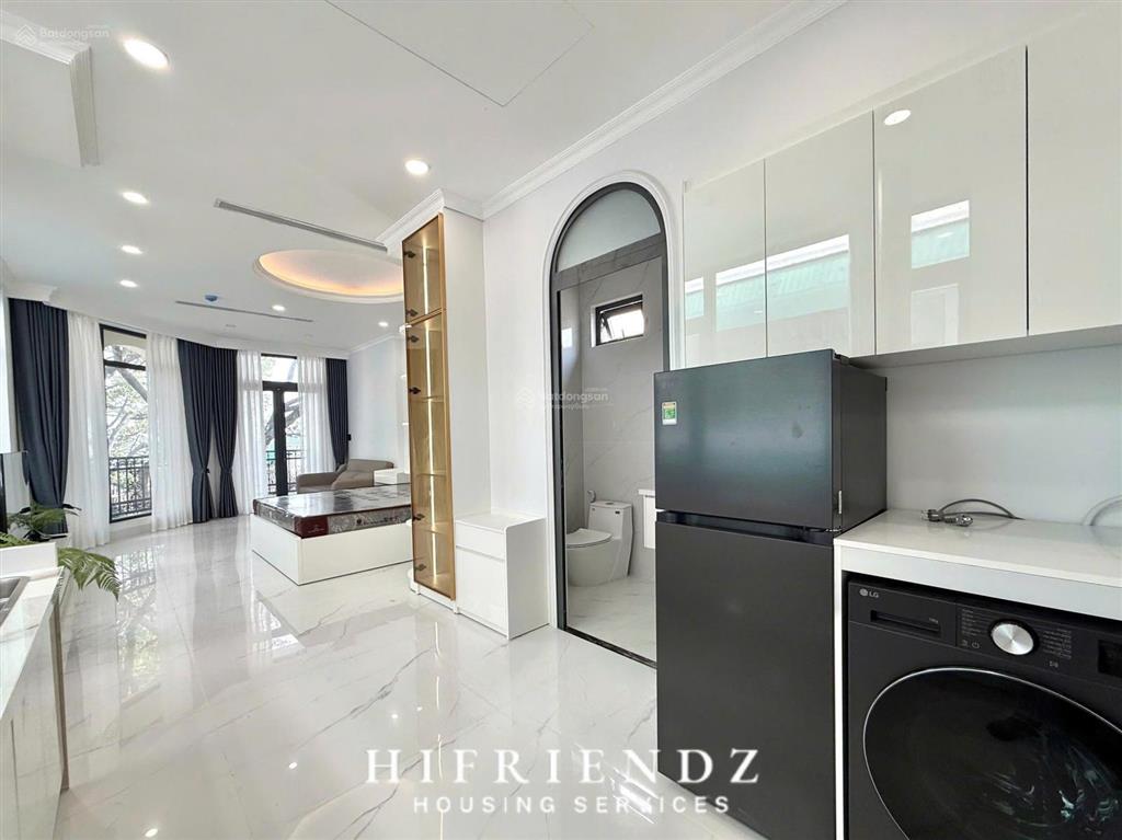 Căn hộ chung cư có ban công nội thất mới chưa qua sử dụng! nằm ngay mặt tiền trần hưng đạo quận 5