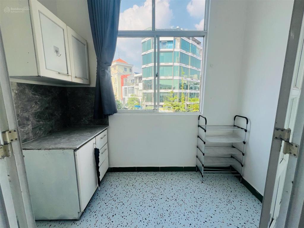 Cho thuê căn hộ 2 phòng ngủ đầy đủ nội thất có ban công thoáng cách parc mall quận 8 chỉ 300m đi bộ