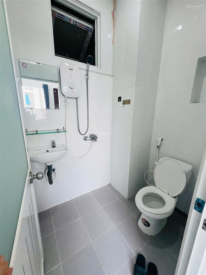 Cho thuê căn hộ 2 phòng ngủ đầy đủ nội thất có ban công thoáng cách parc mall quận 8 chỉ 300m đi bộ