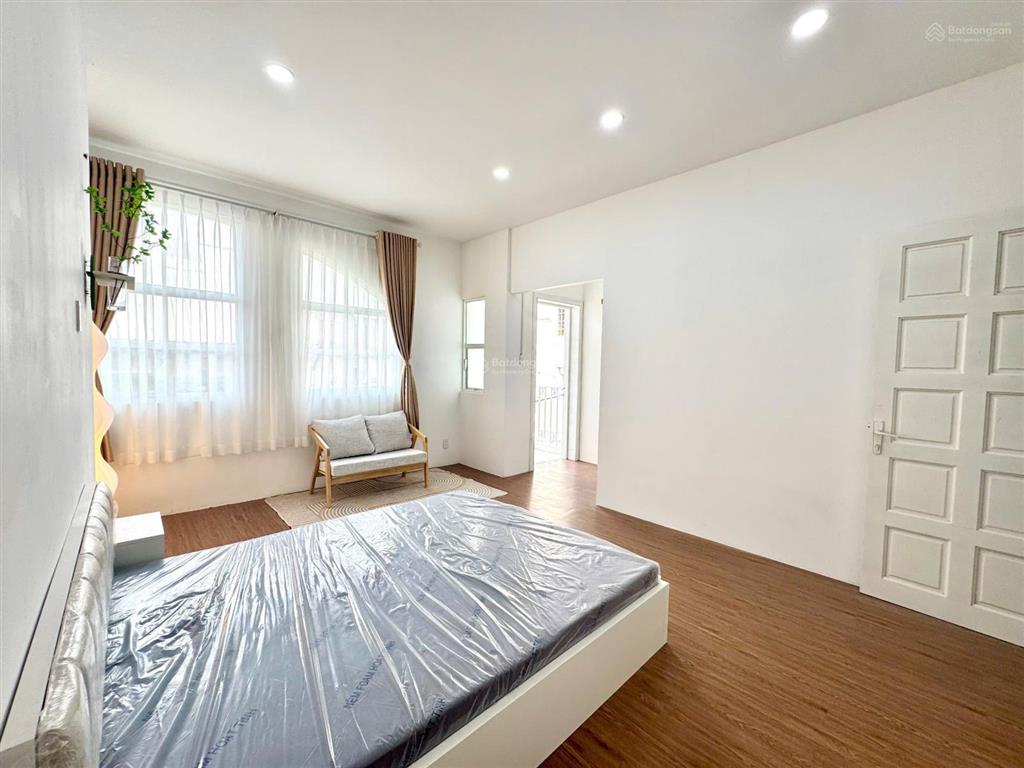 Cho thuê căn hộ tách bếp có ban công thoáng mát yên tĩnh kế đại học y dược quận 5 chỉ 5 phút đu bộ