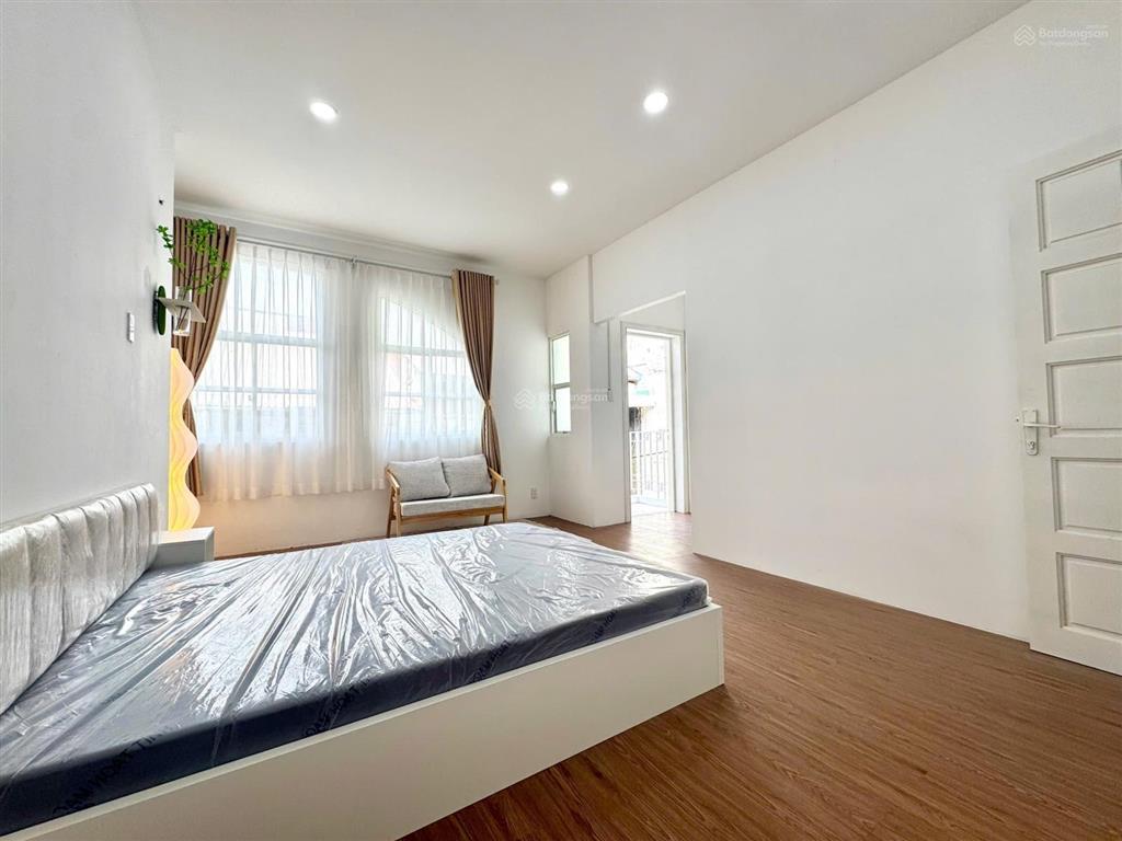 Cho thuê căn hộ tách bếp có ban công thoáng mát yên tĩnh kế đại học y dược quận 5 chỉ 5 phút đu bộ