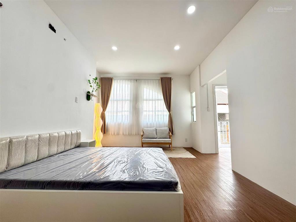 Cho thuê căn hộ tách bếp có ban công thoáng mát yên tĩnh kế đại học y dược quận 5 chỉ 5 phút đu bộ