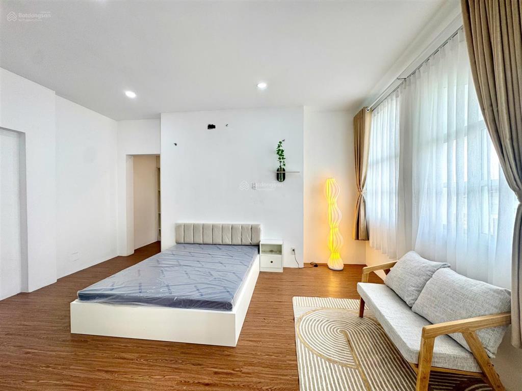 Cho thuê căn hộ tách bếp có ban công thoáng mát yên tĩnh kế đại học y dược quận 5 chỉ 5 phút đu bộ