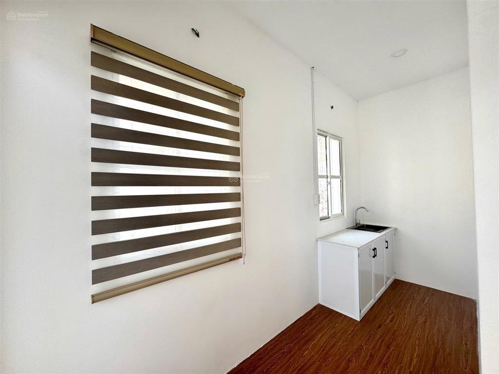 Cho thuê căn hộ tách bếp có ban công thoáng mát yên tĩnh kế đại học y dược quận 5 chỉ 5 phút đu bộ