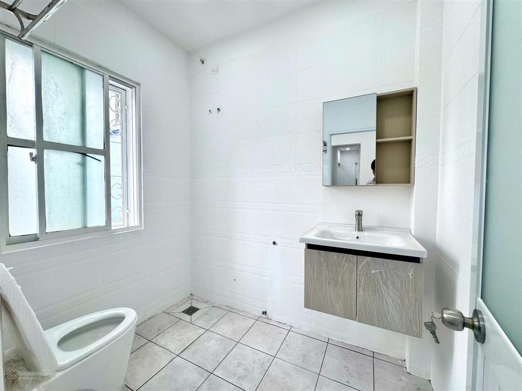 Cho thuê căn hộ tách bếp có ban công thoáng mát yên tĩnh kế đại học y dược quận 5 chỉ 5 phút đu bộ